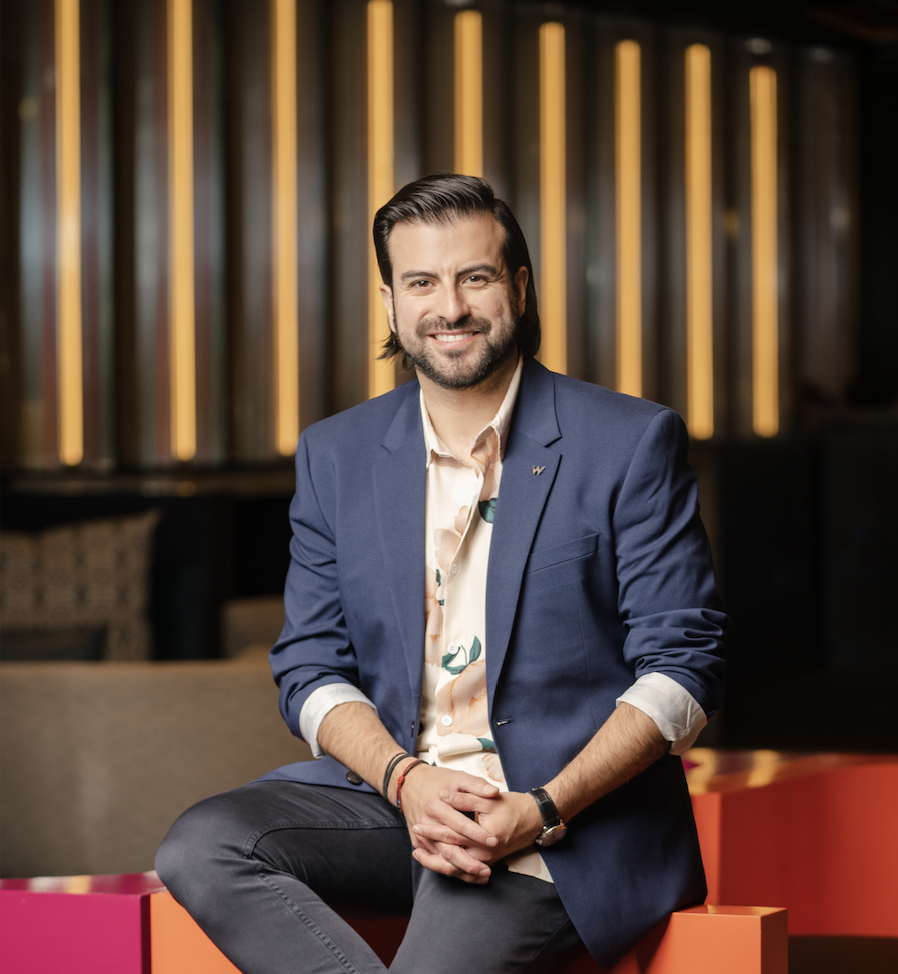 Mauricio explains what being a W Insider means.
